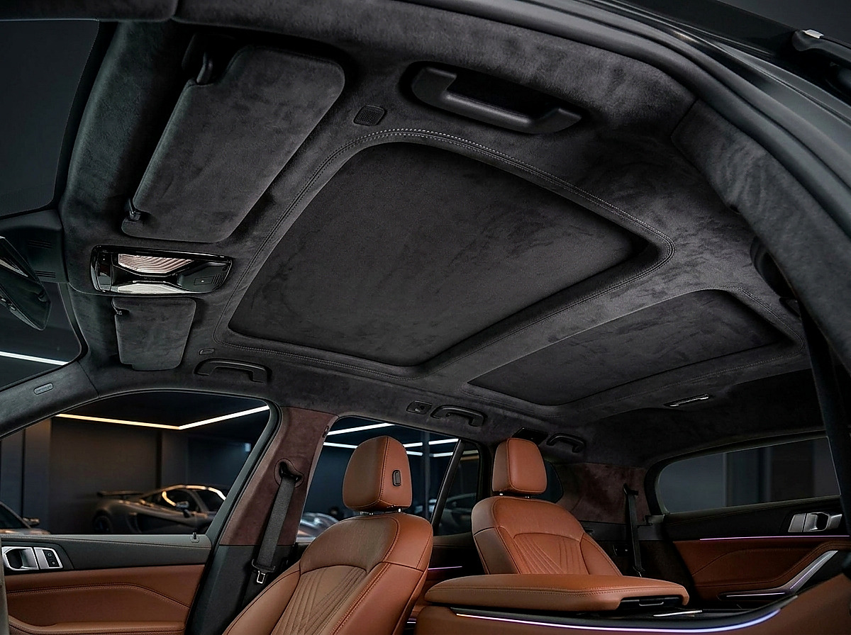 Trần xe và cột A, B, C bọc da lộn Alcantara màu đen Anthracite